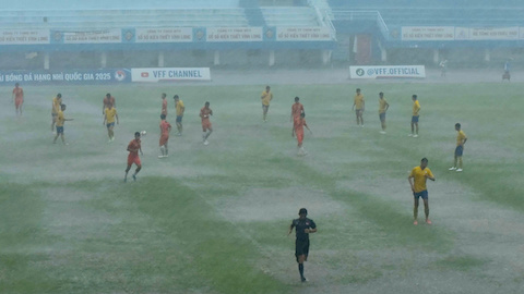  Sự cố hy hữu, trận Vĩnh Long vs Kon Tum diễn ra trong 7 phút!